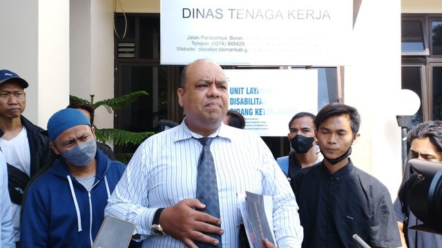 Diberhentikan Tanpa Alasan, Puluhan Buruh Perusahaan Tuntut Pesangon