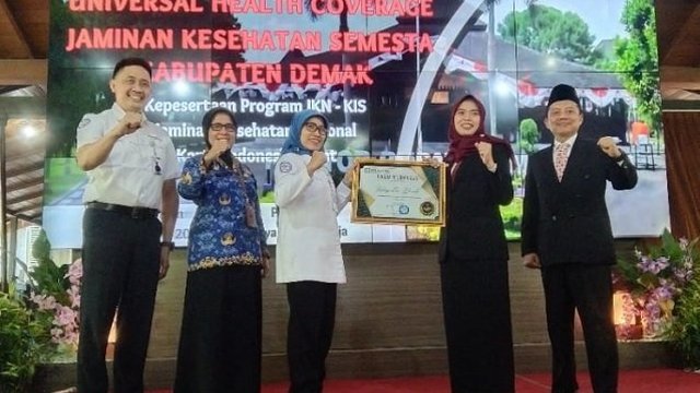 Demak Kembali Raih Penghargaan UHC