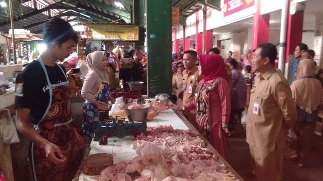 Harga Daging Ayam dan Telur Ayam Kompak Tinggi