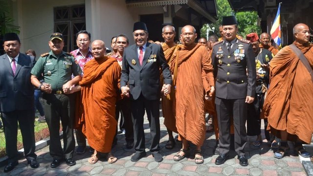 Disemarakkan Soreng, Bupati Magelang Sambut Bhikku Thudong