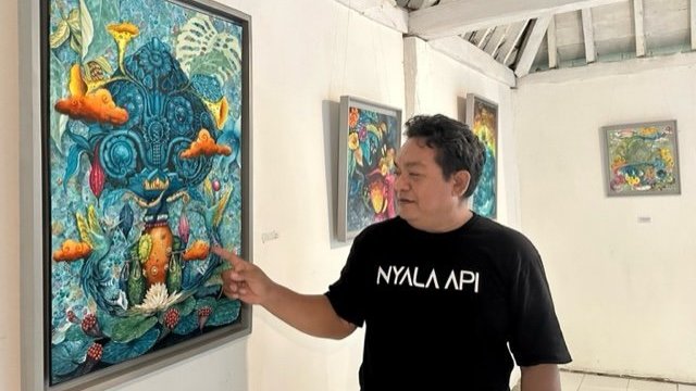 'Nyala Api' Yoes Wibowo Visualisasikan Relief Candi
