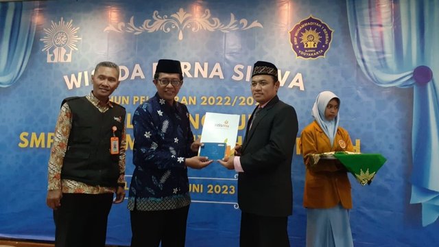 Wisuda dan Penyerahan Hibah Mobil Lazismu