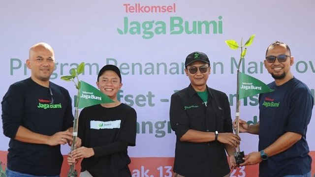 Inisiatif Telkomsel Jaga Bumi Tanam 15.060 Pohon di Kawasan Hutan Mangrove Indonesia