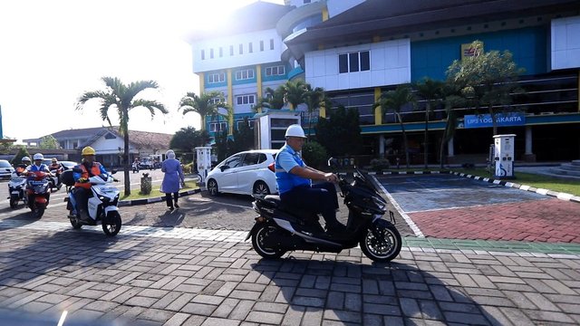 Dukung Transisi Energi, PLN Gunakan Sepeda Motor Listrik Hasil Konversi