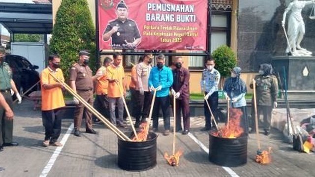 Kejari Bantul Musnahkan 96 Item Barang Bukti