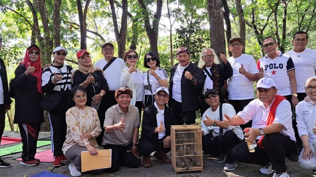 Alumni FH UII 79 dan RSA UGM Lepas Burung di Wanagama
