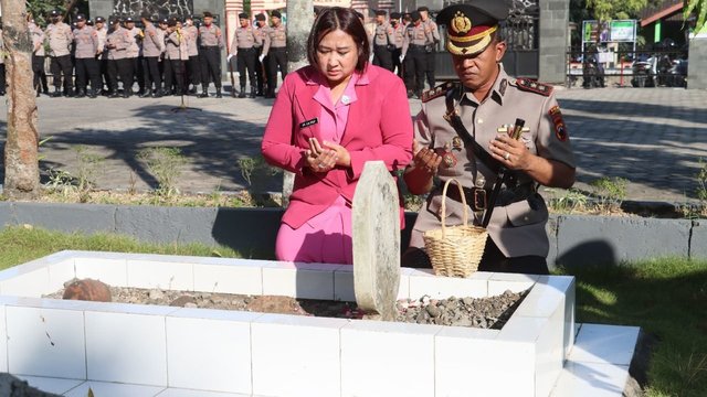 Polres Sukoharjo Ziarah ke TMP Yudo Swargoloyo
