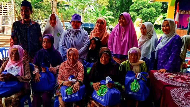 PW Wanita Islam DIY Baksos di Masjid Syech Usman Sewon