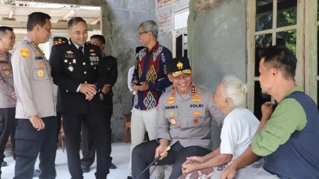 TNI- Polri Kerja Bakti di Lokasi Terdampak Gempa Bantul