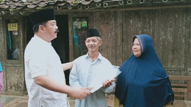 Hadi Tjahjanto Serahkan Langsung Sertifikat PTSL di Kulonprogo
