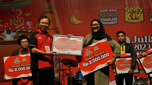 Sate Buntel Diserbu Pengunjung Festival Kuliner Legendaris |