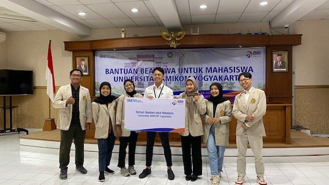 BRI Sleman Berikan Beasiswa ke 76 Mahasiswa Amikom