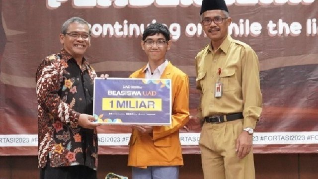 Beasiswa UAD Rp 1 Miliar untuk Bayu Yuska