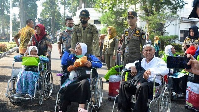 Innalilahi..Hj Fatimah dari Salatiga Meninggal di Pesawat