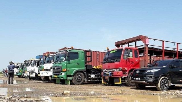 Parkir Kendaraan Berat di Telukan Dikeluhkan Masyarakat