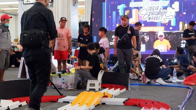 Ramaikan Bulan Juli JCM hadirkan JOGJA SNEAKER MARKET dan Get Fit Bersama FIT HUB