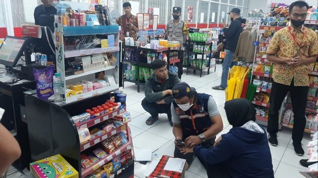 Panjat Atap, Pencuri Bobol Minimarket di Sragen