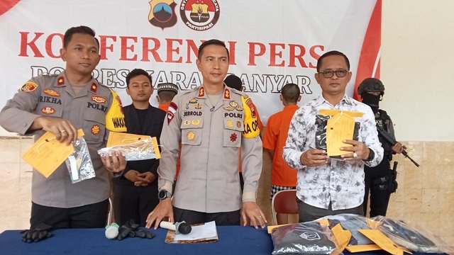Bawa Sajam Usai Bentrok Antar Pendukung Bola, Seorang Suporter Diamankan