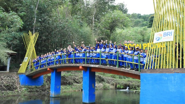 BRI Ajak Siswa Wisata Edukasi ke Desa BRIlian Senankerto