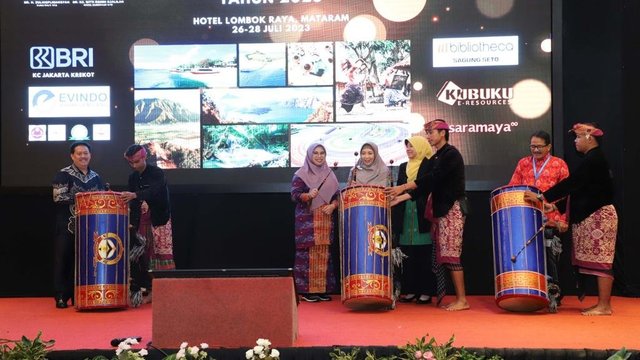 Semua Profesi Membutuhkan Panduan Pustakawan