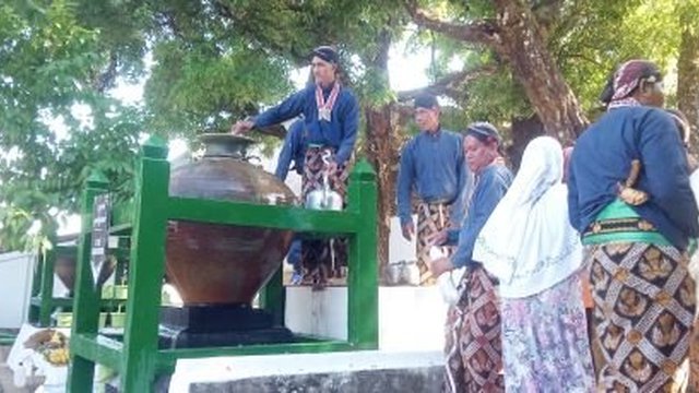 Menjaga Spirit Tradisi Nguras Enceh