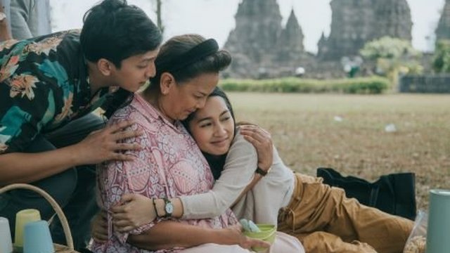 Film Just Mom Siap Tayang di Bioskop Online, Akting Christine Hakim Maksimal