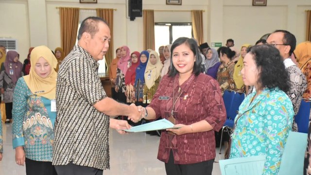 Bupati Karanganyar Isi Jabatan Kepsek di Sekolah Regrouping
