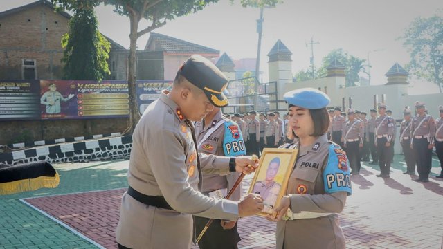 Langgar Kode Etik Profesi, Foto Oknum Anggota Polres Wonogiri Dicoret