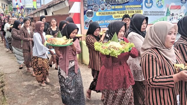 Banjir Makanan di Merti Desa dan Suran Desa Karangnangka