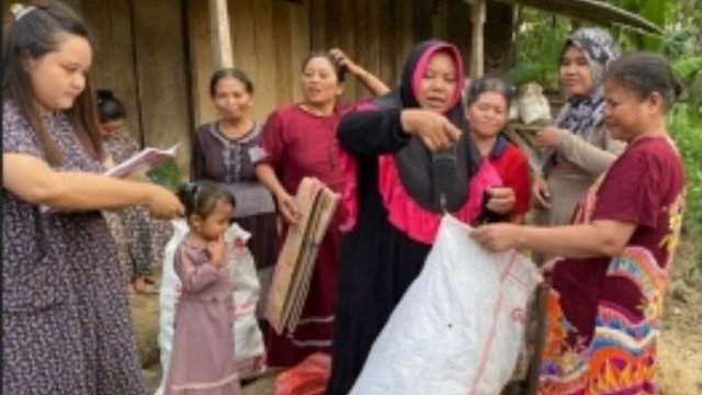 Guyub Rukun Warga Kampung Gablok Guyub untuk Menangkan LKJ 2023