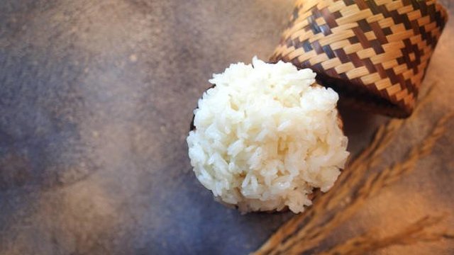 How to Make Sticky Rice (Easy & Foolproof Method!) - Hungry Huy