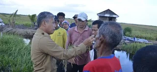 Sambangi Desa Terpencil Bupati OKI Ajak Warga Cegah Karhutla