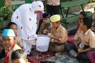 Mendidik Siswa Peduli Sekolah Dengan Kotak Amal