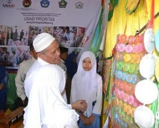 USAID PRIORITAS Pamerkan Limbah Perkalian