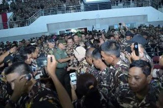 Panglima TNI Jenderal TNI Gatot Nurmantyo Menyalami 3500 anggota FKPPI