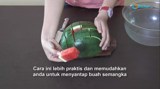 Cara Praktis Potong Buah Semangka Famous Id