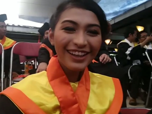 Mengintip Momen Wisuda Universitas Indonesia Bareng Mentari Novel Famous Id Written, composed, arranged and produced kembali lagi di #jujurgasih! https famous brilio net video personality mengintip momen wisuda universitas indonesia bareng mentari novel 160913t html