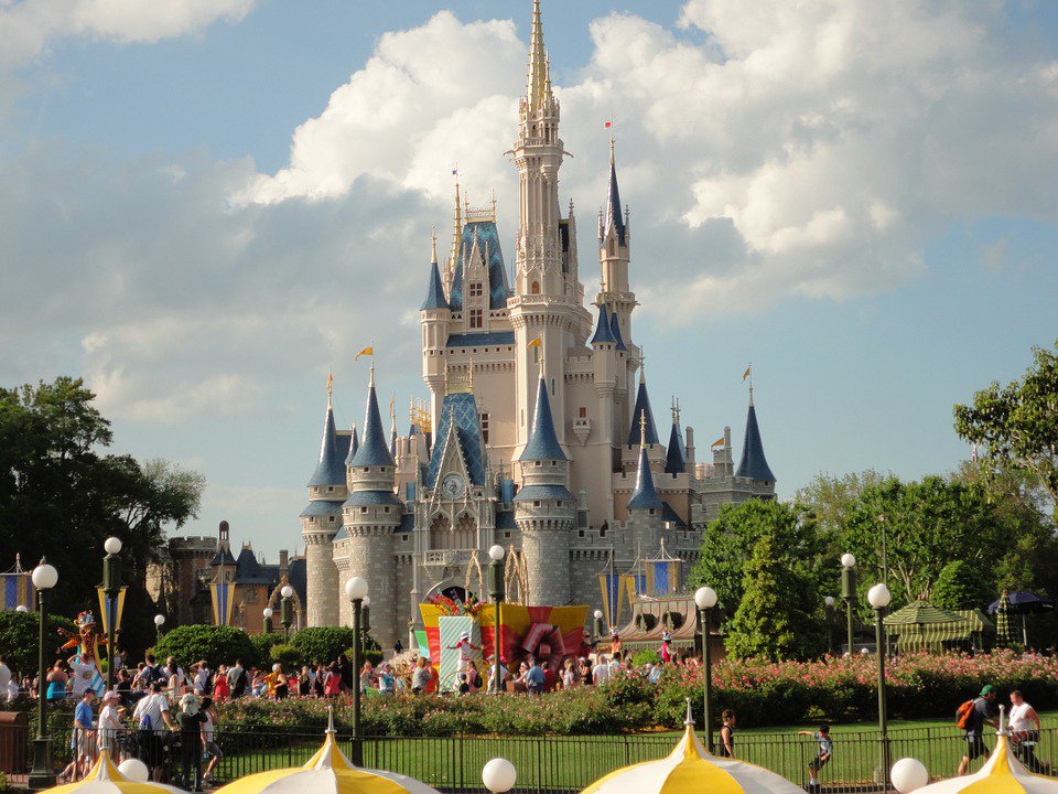 5 Fakta Mengejutkan Disneyland