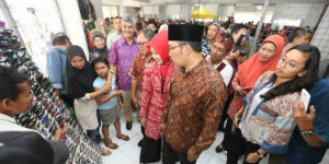 Bandung - Merdeka.com  Uniknya lampu hias bambu kreasi 