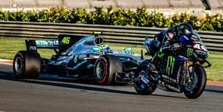 Galeri Swap Race Valentino Rossi vs Lewis Hamilton