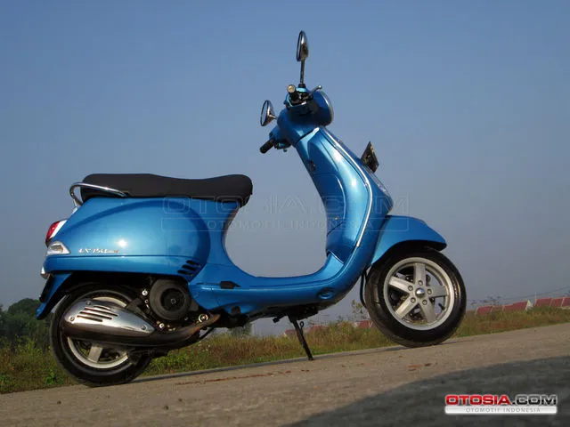 Akhiri Ramadhan Dengan Vespa Modern - Vespa LX 150 3V.ie 