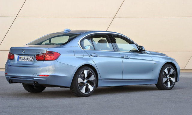 BMW ActiveHybrid 3 Irit  BBM dan Bertenaga Sedan  Hybrid 