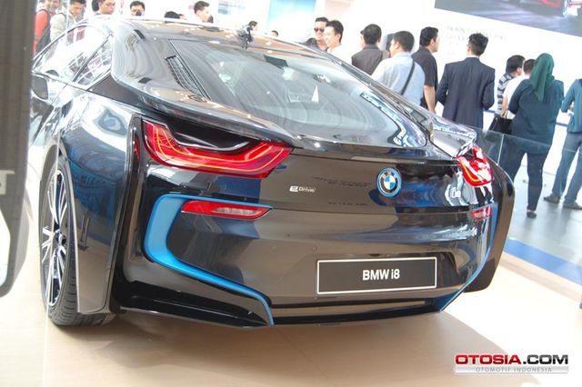 BMW i8 Hybrid - Melihat Masa Depan Lewat BMW i8 Hibrida 