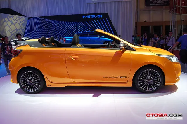 Convertible Toyota Yaris Legian Yaris Legian Punya Atap Terbuka Galeri Foto Otosia Com Otosia Com