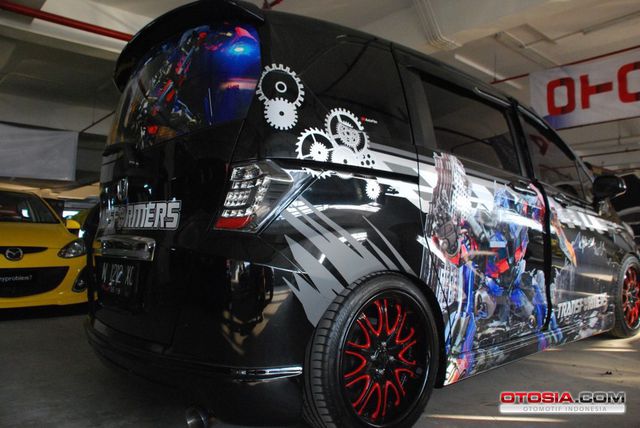 Custom Honda Freed Transformers HIN Malang 2014 - Custom Honda Freed