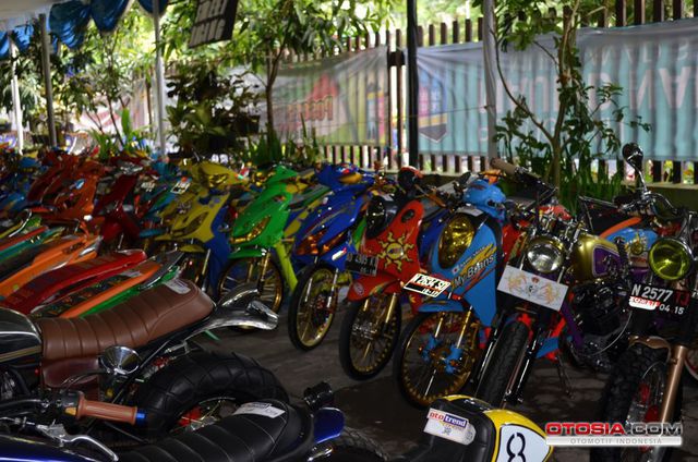 Deretan Motor Modifikasi di SMA 1 Negeri Malang - Kontes 