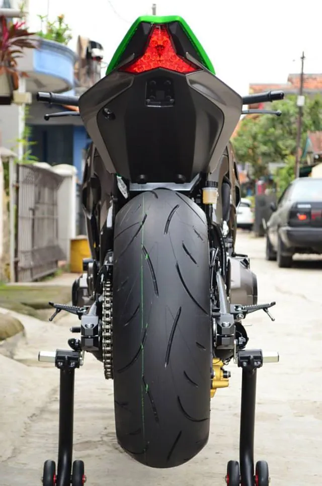 Detail Rincian Part Modifikasi Kawasaki Z1000 Otosiacom