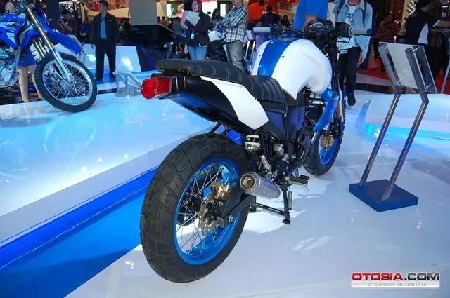 Duet Maut Modifikasi Yamaha Byson dan Vixion IMOS 2014 