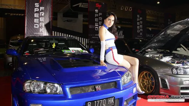 Dunia Otomotif Membuahkan Benih Cinta Bagi Zelly - Miss 