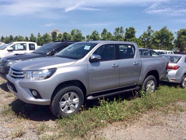 Foto-foto Eksklusif Toyota Hilux Revo Sebelum Peluncuran - Foto-foto